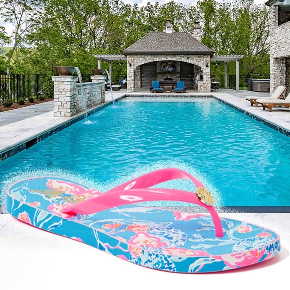 Lilly Pulitzer Bahamian Rhapsody Pink and Blue Flip Flops - Picture 4 of 9